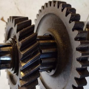 Eje con engranes tranfer Dana 18